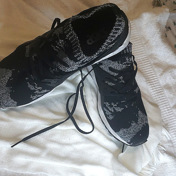 Shoes - Picture 2 of 3